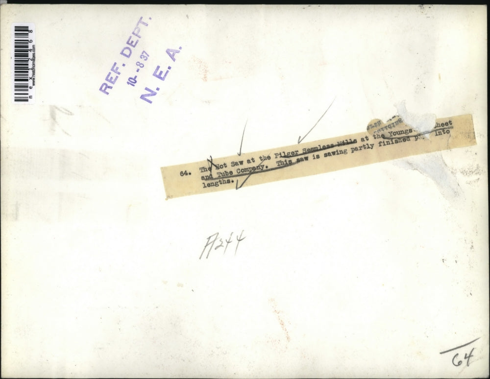 1937 Press Photo Hot Saw Cutting Pipe, Pilger Seamless Mills, Youngstown Tube Co