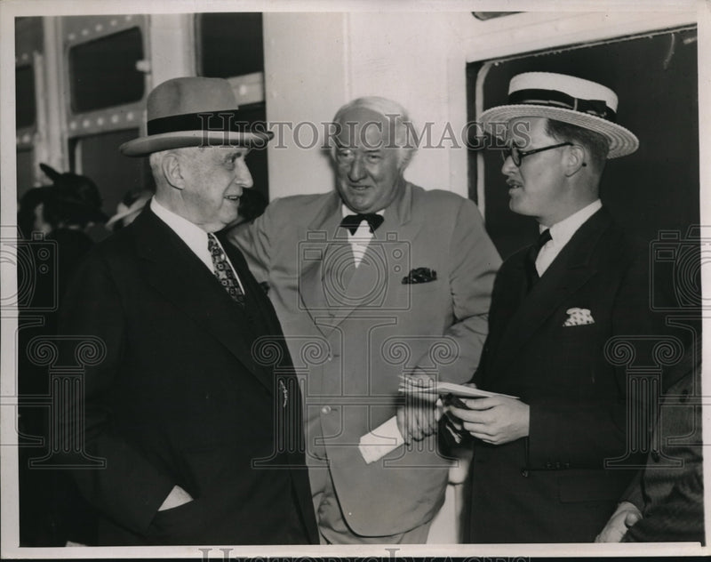 Load image into Gallery viewer, 1937 Press Photo Steel Magnate Charles M. Schwab Talking w Reports in New York

