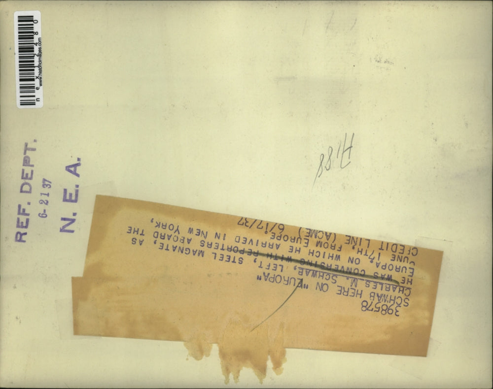 1937 Press Photo Steel Magnate Charles M. Schwab Talking w Reports in New York