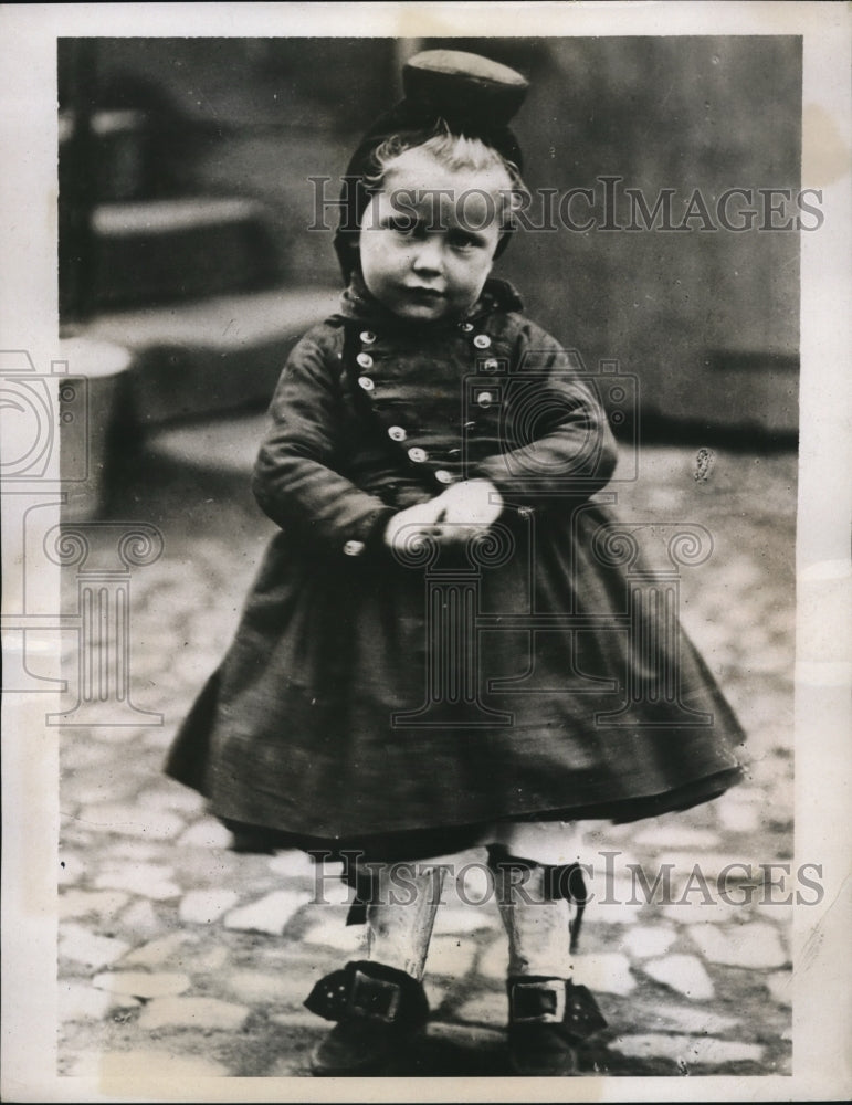 1937 Press Photo Hessian Girl Dressed in Costume
