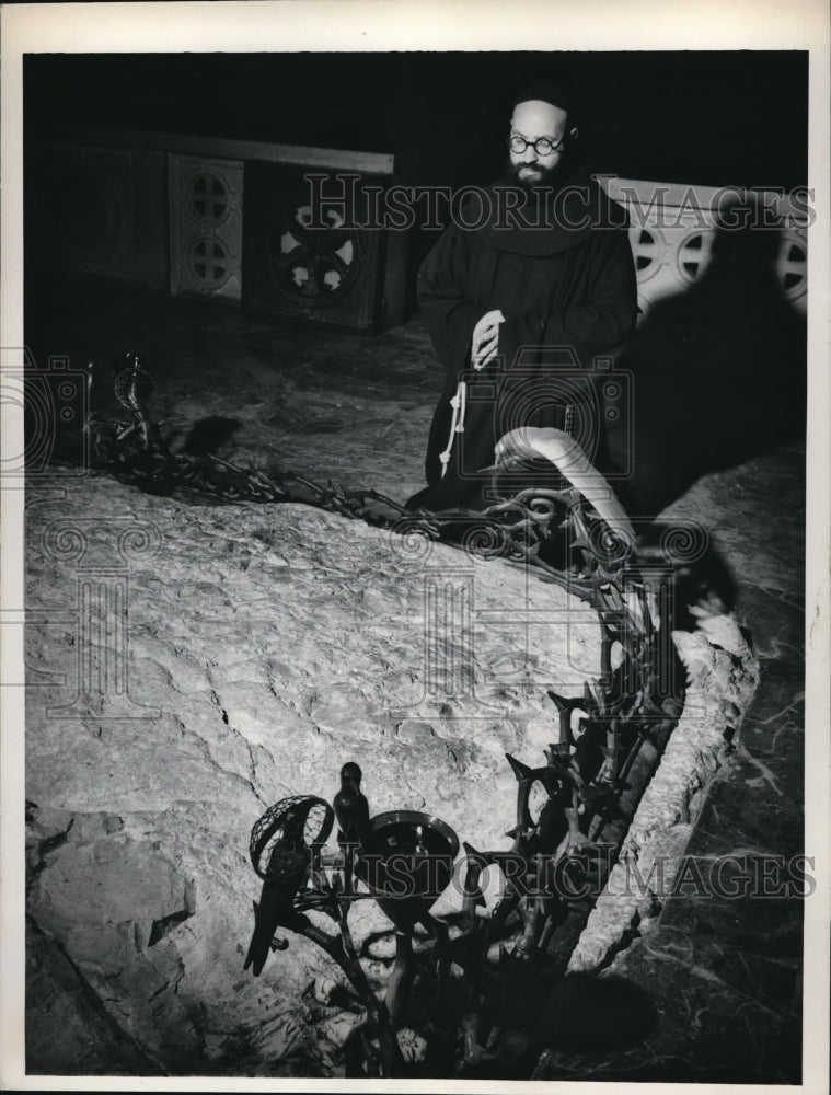 1963 Press Photo Greek Monk Prays in Garden of Gethsemane at Rock