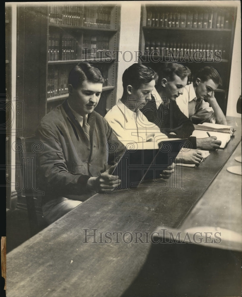 1931 Press Photo Don Roe golf champion at University of Oregon law school