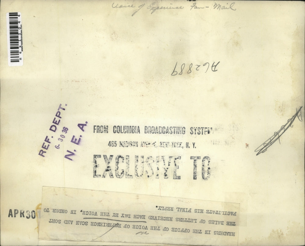 1936 Press Photo Readers in office of the Voice of Experience radio show of CBS