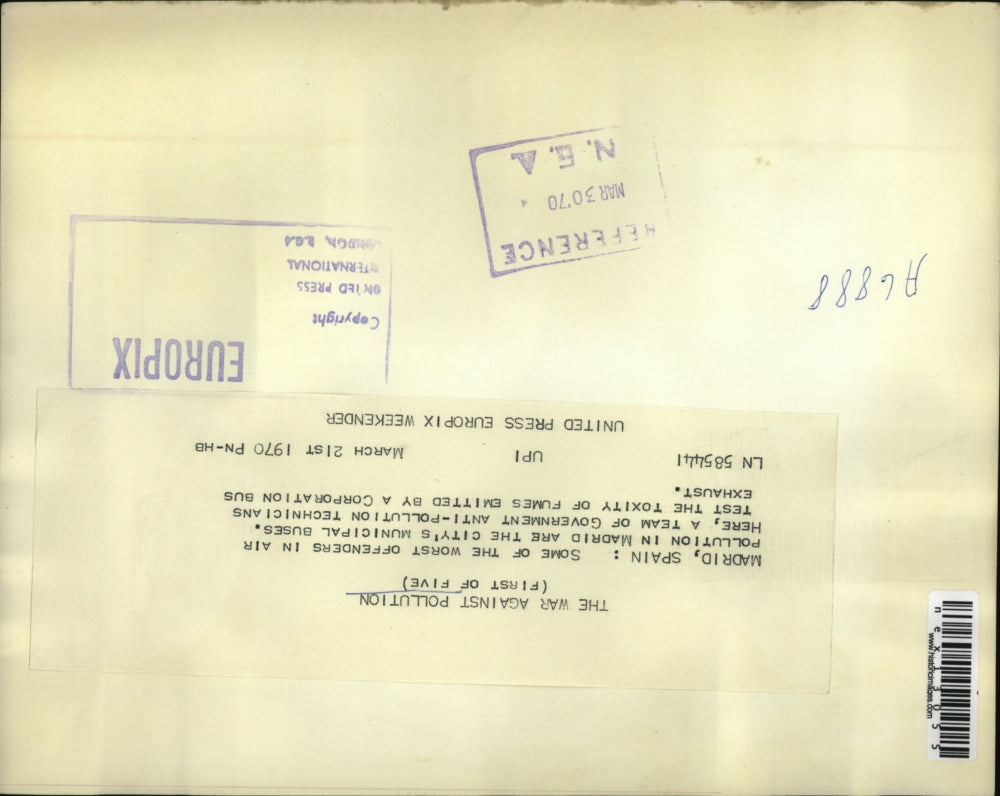 1970 Press Photo Madrid Spain air pollution techs test car exhausts