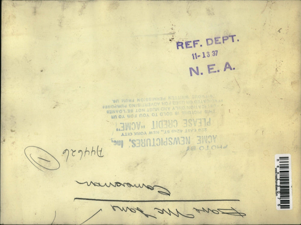 1937 Press Photo Dave McLane a camerman on a sofa aboard a ship