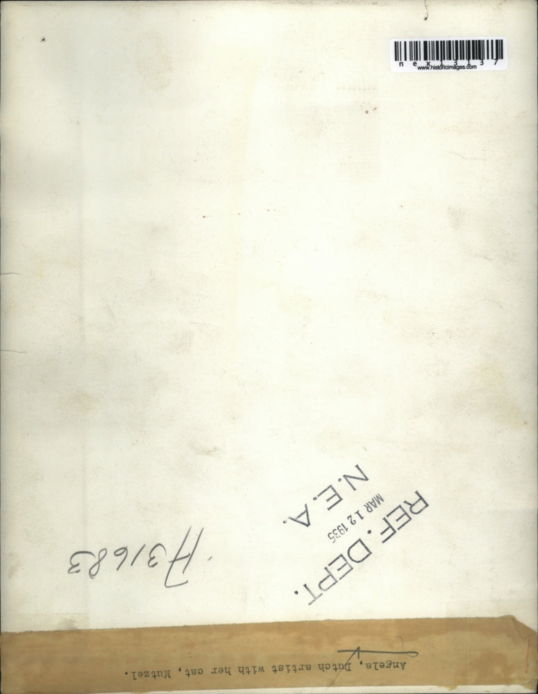 1935 Press Photo Angela a Dutch artist & her cat Mutzel