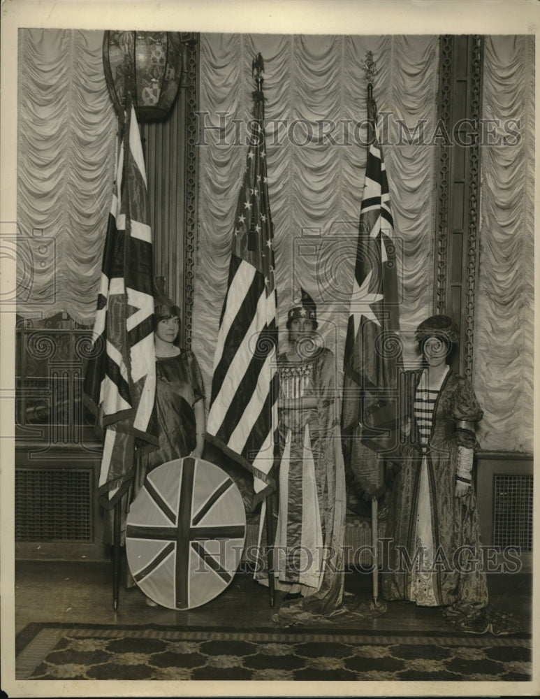 1927 Press Photo E L Yonge H Hawley Q Pembass at Olde English Faire in New York