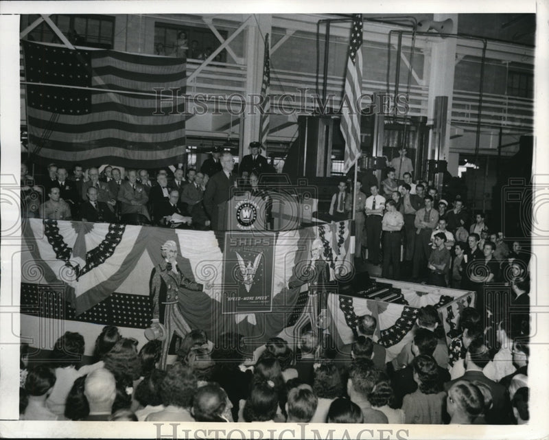 Load image into Gallery viewer, 1942 Press Photo AW Robertson Dedicate Westinghouse Merchant Maring Plant In PA
