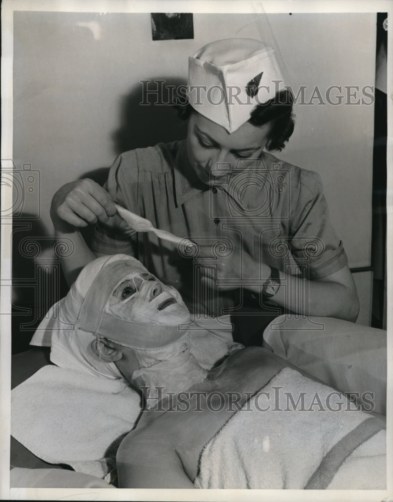 1939 Press Photo T. W. A. Hostess Marie Sheragy, Miss Katherine Wilson