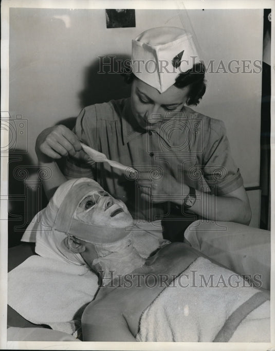 1939 Press Photo T. W. A. Hostess Marie Sheragy, Miss Katherine Wilson