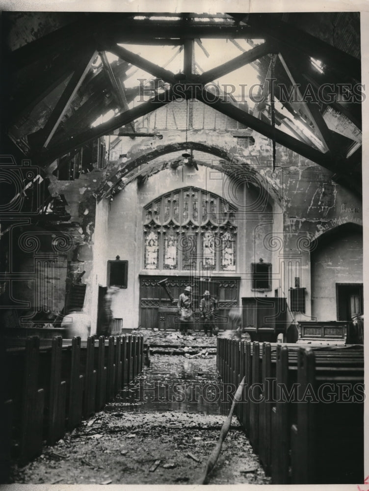 1951 Press Photo Fire at St Mark Presbyterian Church Garfield Avenue Cleveland