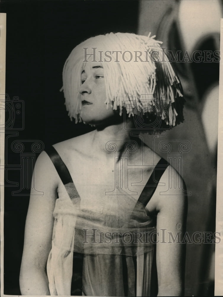 1923 Press Photo Gladys Stewart in her conception of a "Decadent Doll"