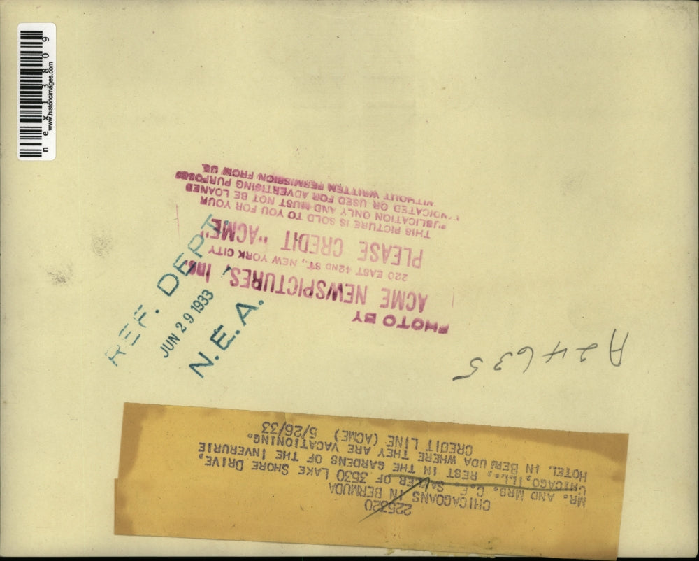 1933 Press Photo Mr & Mrs CE Sawyer of Lake Shore Dr in Chicago in Bermuda