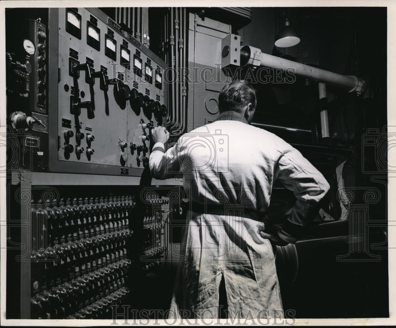 Load image into Gallery viewer, 1954 Press Photo Kaiser Aluminum &amp; Chemical Corporations new wide foil mill
