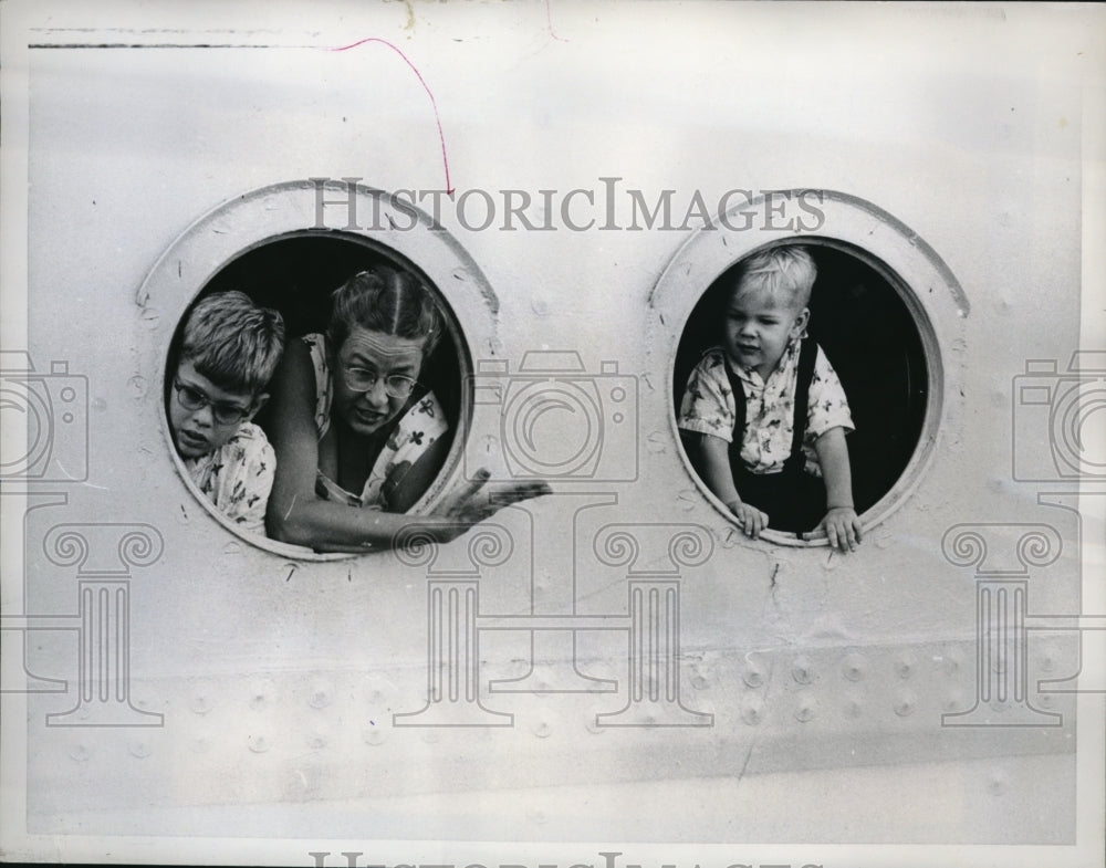 1961 Press Photo Reciefe Brazil Floyd Preston family on liner Santa Maria