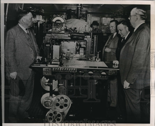 1938 Press Photo C, Watkins, Chairman of the A.A.R. Committee With Experts