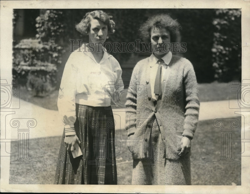 Load image into Gallery viewer, 1923 Press Photo Pearl Stammers and Francis Stearns At Bryn Mawr in Philadelphia
