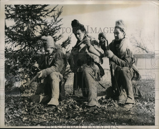 1937 Press Photo Dan Singer, Rbt Neary, Hugh Runkle in Ipswich Mass