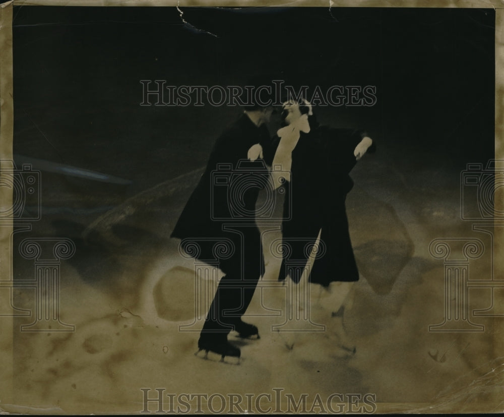 1936 Press Photo Mrs Underwood McAlpin & Thomas Atthews on NYC skate pond