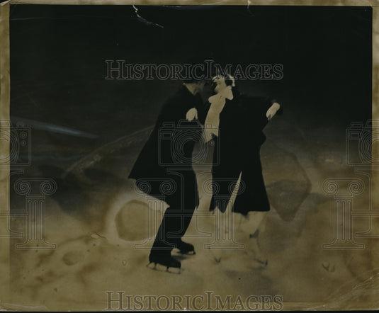 1936 Press Photo Mrs Underwood McAlpin & Thomas Atthews on NYC skate pond