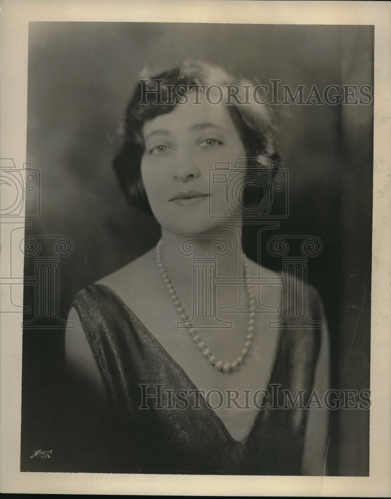 1929 Press Photo Delphine March contralto in Evening in Paris on CBS
