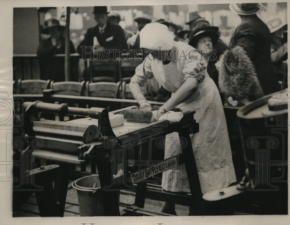 1922 Press Photo Dairy/Butter Making Competition, Agricultural Fair Islington