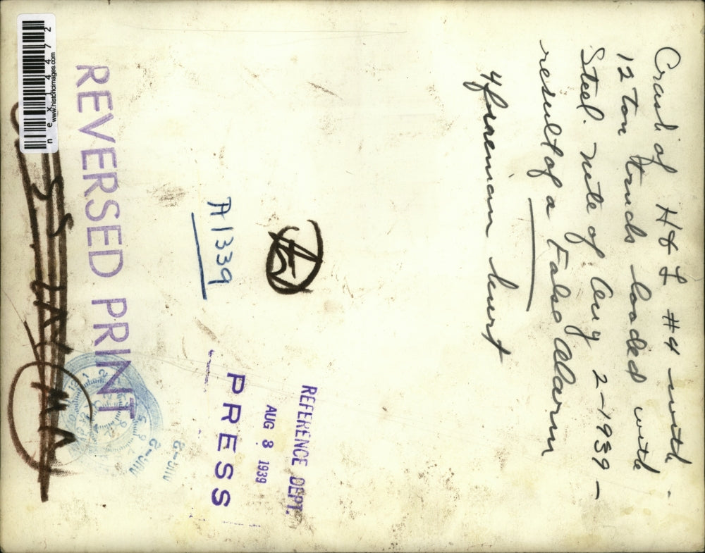 1939 Press Photo crash of truck 4 fireman hurt