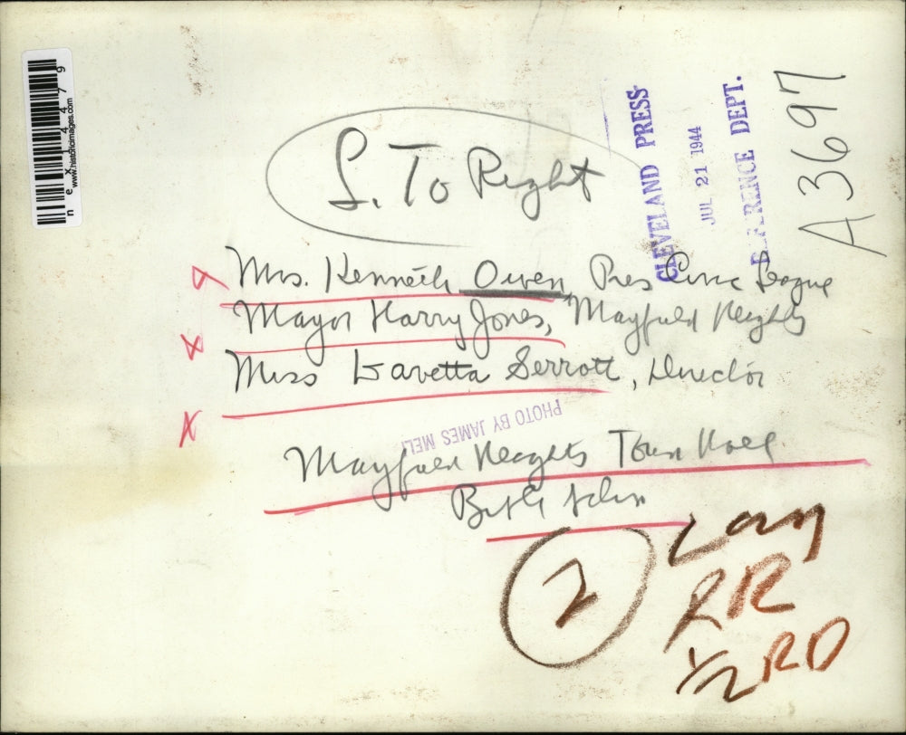 1944 Press Photo L-R Mrs.Kenneth Owen,Mayor Harry Jones & Mrs. Gavetta Serrott