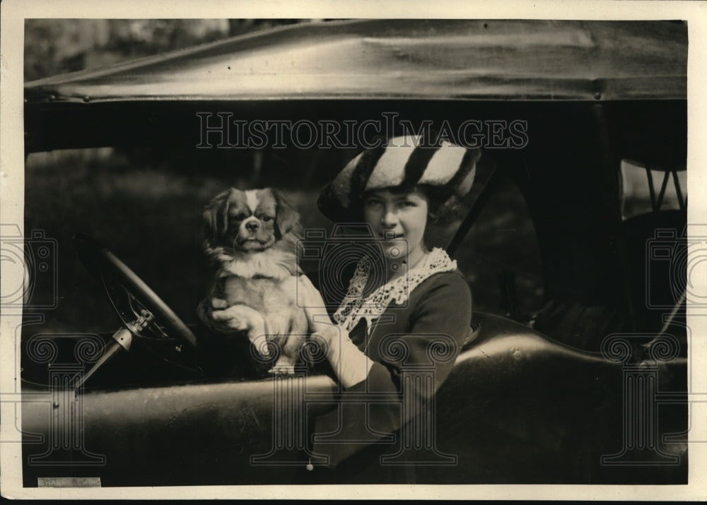 1922 Press Photo Washington Debutante Emma Stitt, Daughter of Rear Adm. Edward R