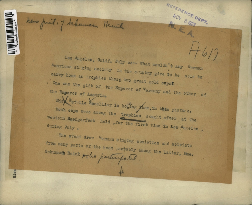 1923 Press Photo German Singer Estelle Escallier, Winner Saengerfest Trophies