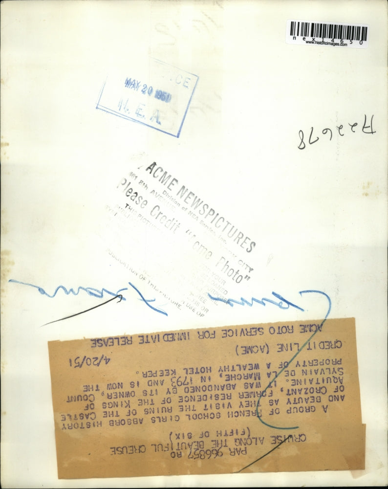 1951 Press Photo Schoolgirls Tour Castle of Crozant Ruins, Creuse France