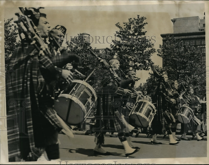 Load image into Gallery viewer, 1938 Press Photo Lalla Rookh Bagpipe Band Rochester New York Second in Contest
