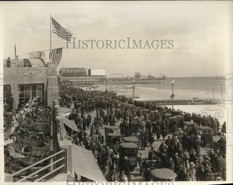 Load image into Gallery viewer, 1937 Press Photo Crowds of People at Atlantic City Boardwalk Parade
