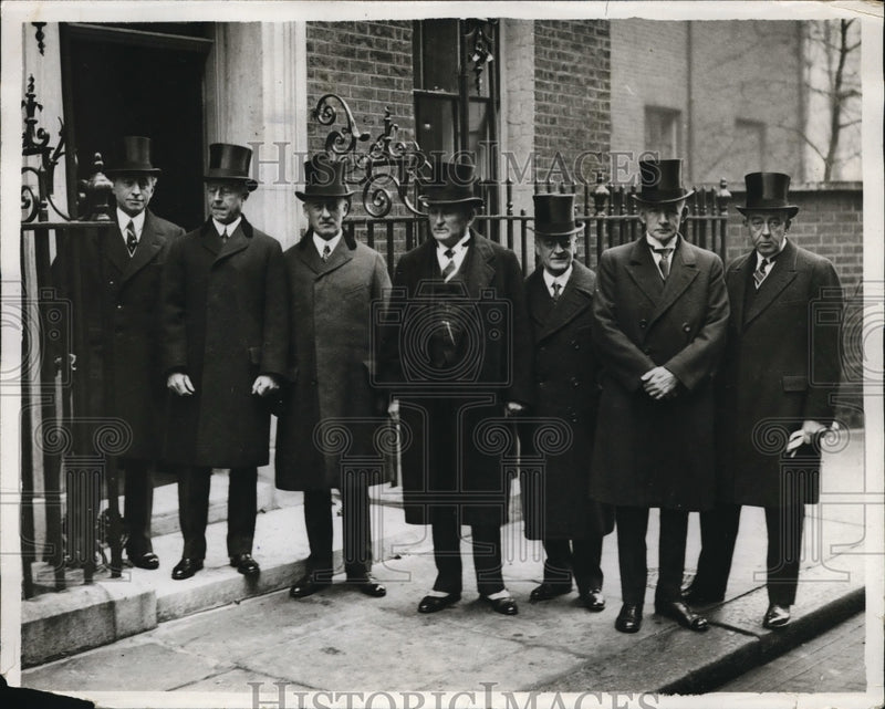 Load image into Gallery viewer, 1930 Press Photo Sec of State HL Stimson, US Naval delegation &amp; R MacDonald
