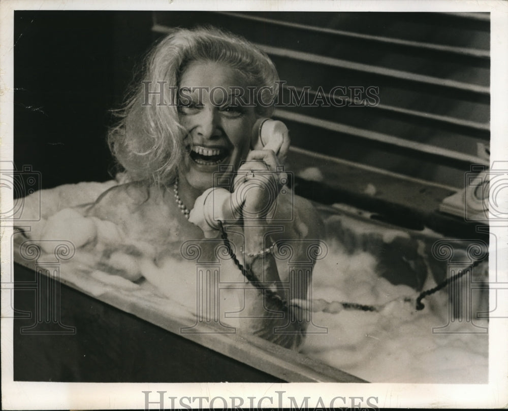 1950 Press Photo Actress Frances Day Talking on Telephone in Bathtub
