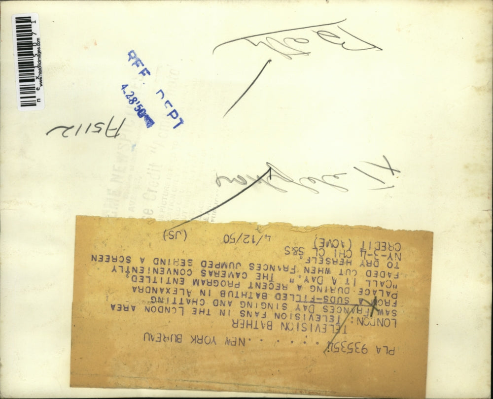 1950 Press Photo Actress Frances Day Talking on Telephone in Bathtub