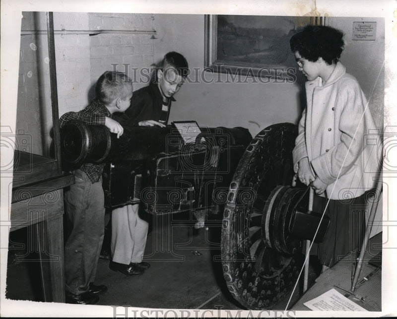 Load image into Gallery viewer, 1953 Press Photo Billy Southworth, David Jaspar, and Marilyn Smerglia
