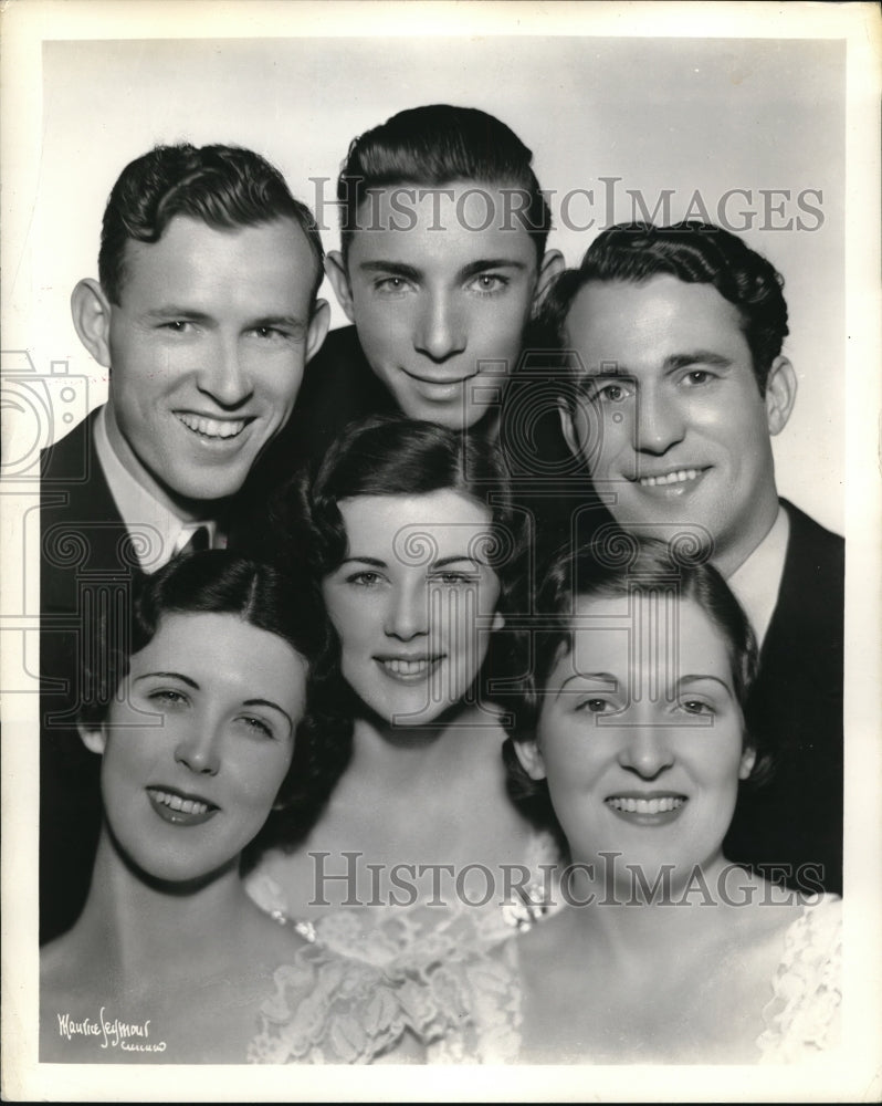 Load image into Gallery viewer, 1935 Press Photo Evelyn, Pauline and Marge Morin with Curly Bradley,

