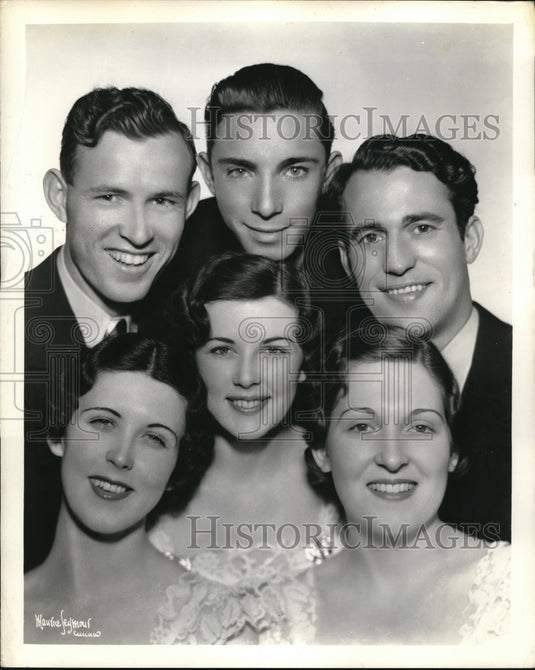 1935 Press Photo Evelyn, Pauline and Marge Morin with Curly Bradley,