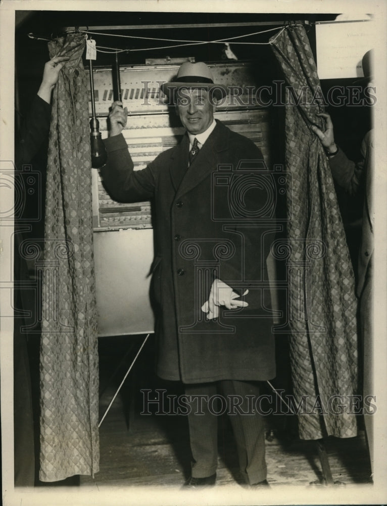 1927 Press Photo Judge George Olvany at Voting Machine in New York City