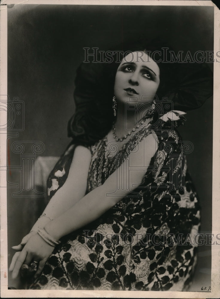 1924 Press Photo Senorita La Goya Wins Beauty Contest in Spain