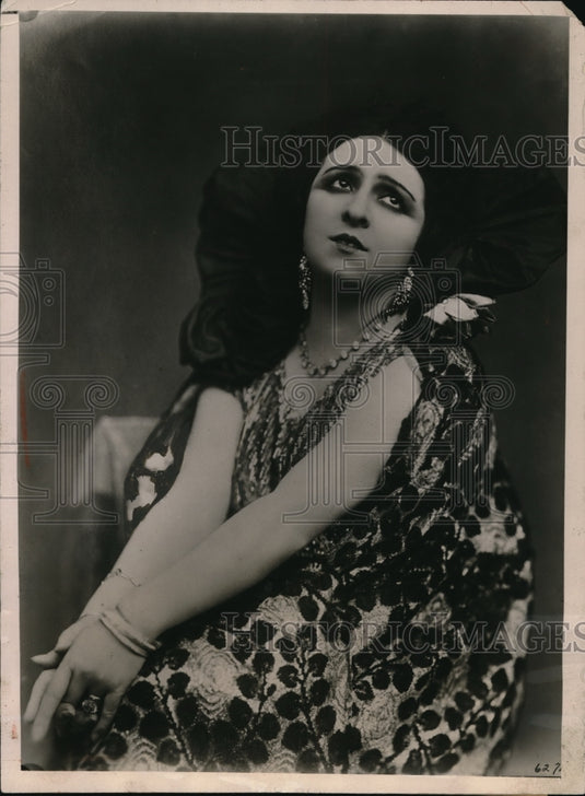 1924 Press Photo Senorita La Goya Wins Beauty Contest in Spain