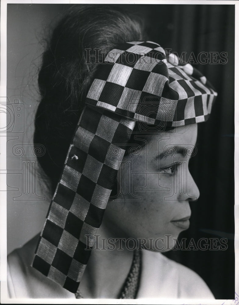 1960 Press Photo Headdress of Silk Metallic Brocade