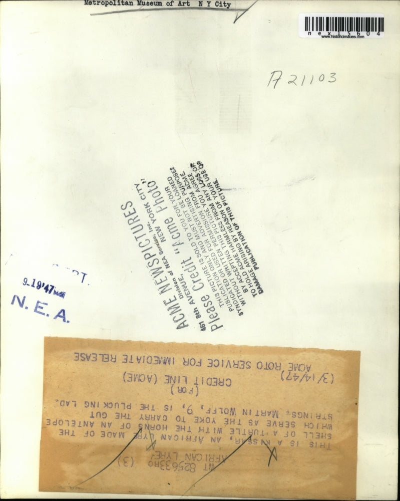 1947 Press Photo This is a Kissar and African Lyre made of a shell of a turtle