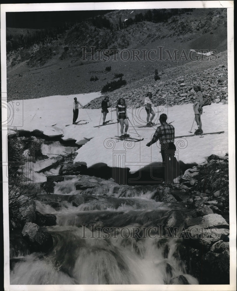 1947 Press Photo one skier draws attention of his companions as he takes to