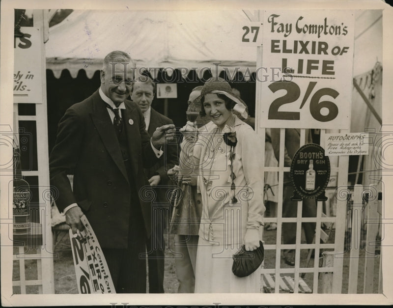 Load image into Gallery viewer, 1930 Press Photo Royal Hospital garden part Fay Compton to aid orphanage
