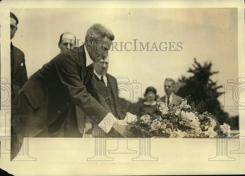 1922 Press Photo General Gaston Gassouin at Tomb of Unknown Soldier Arlington