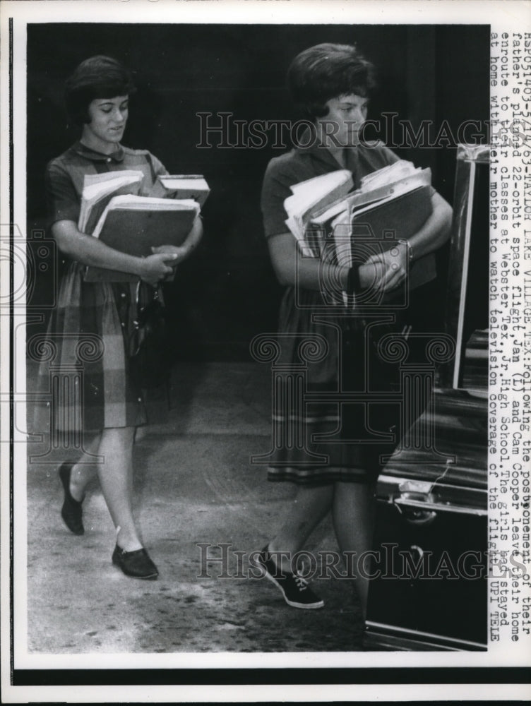 Load image into Gallery viewer, 1963 Press Photo Taylor Lakes Tex Cam &amp; Jan kids of astronaut Gordon Cooper
