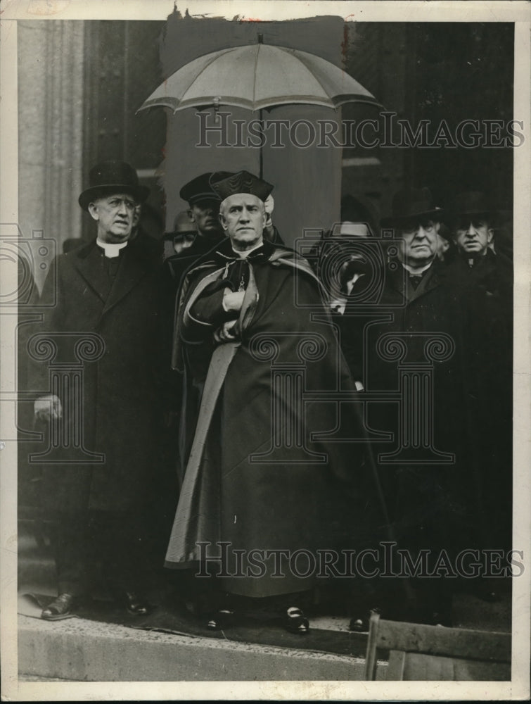 1929 Press Photo Cardinal Patrick Hayes on Steps of St. Patrick's Cathedral