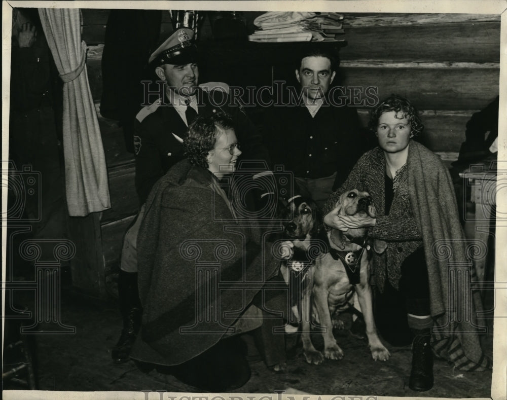 1938 Press Photo Seattle Wash, V Taylor & M Segar rescue after lost in the mts